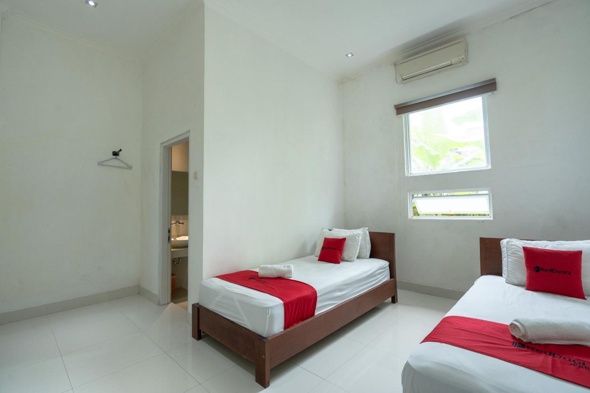 RedDoorz near Bali Zoo Ubud Sukawati  Bagian luar foto