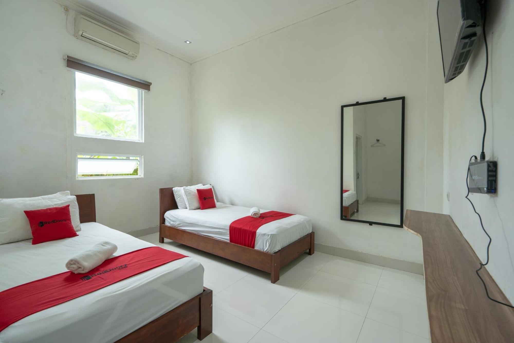RedDoorz near Bali Zoo Ubud Sukawati  Bagian luar foto