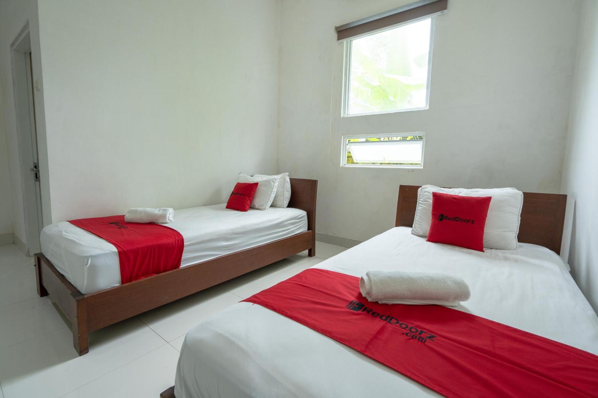 RedDoorz near Bali Zoo Ubud Sukawati  Bagian luar foto