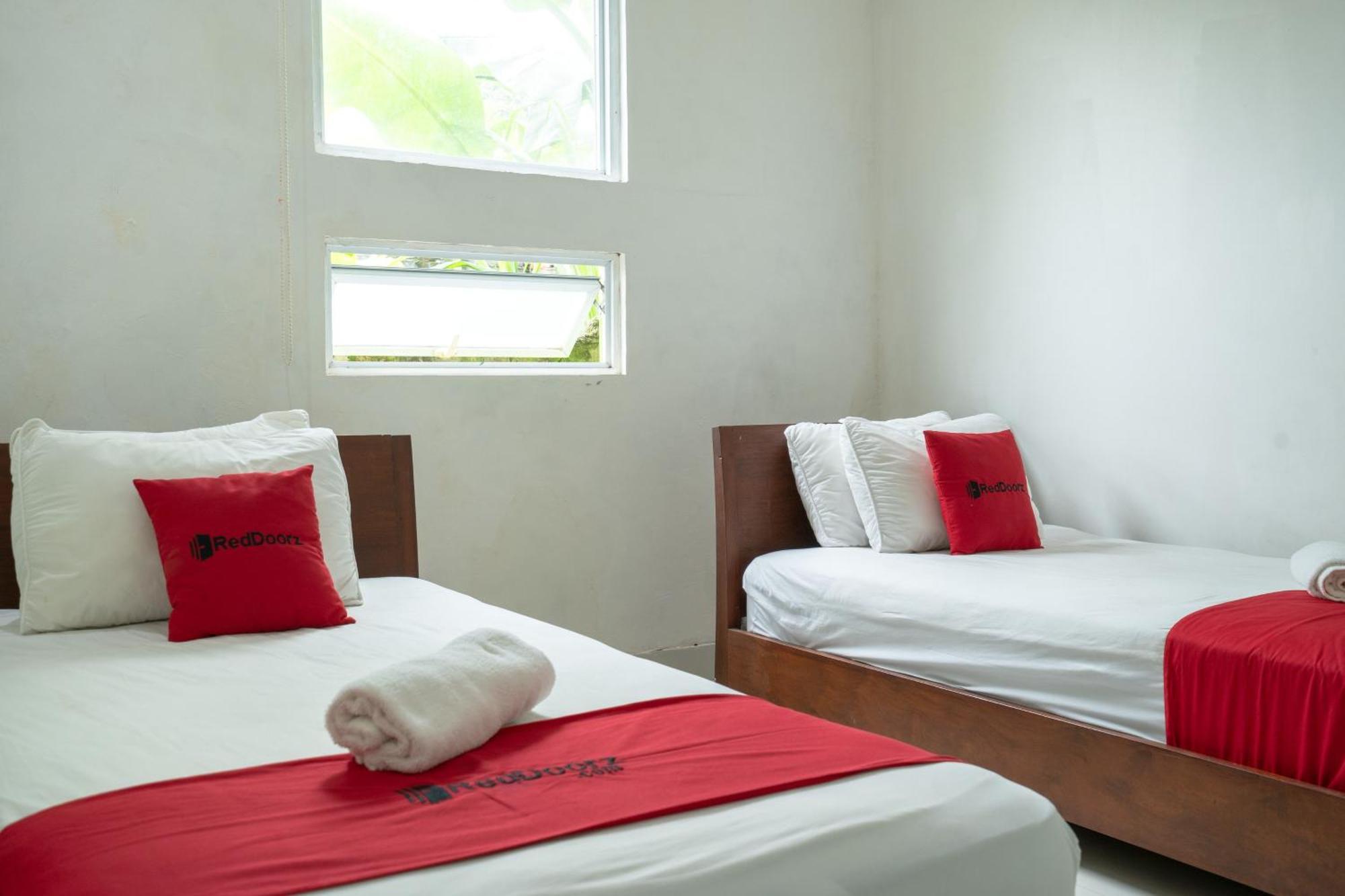 RedDoorz near Bali Zoo Ubud Sukawati  Bagian luar foto