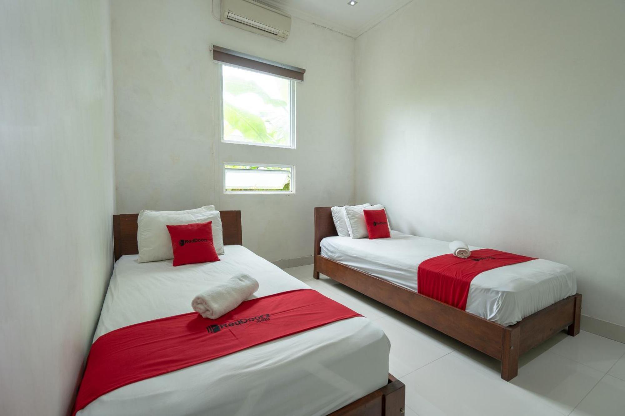 RedDoorz near Bali Zoo Ubud Sukawati  Bagian luar foto