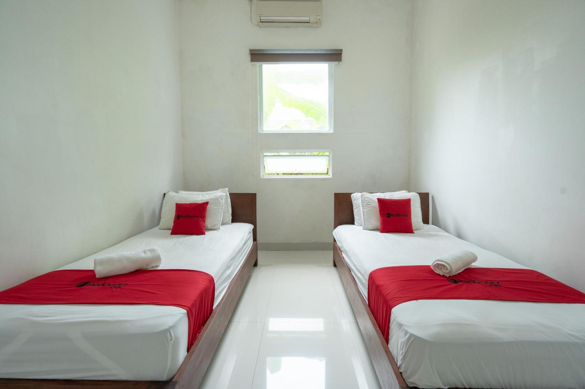 RedDoorz near Bali Zoo Ubud Sukawati  Bagian luar foto